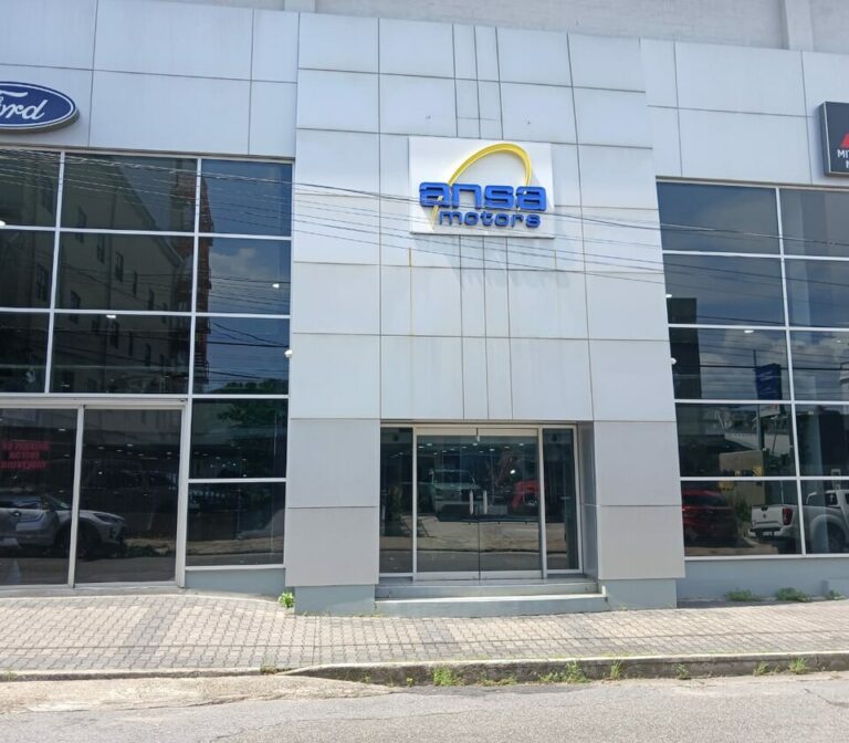 Ford & Mitsubishi Showroom
